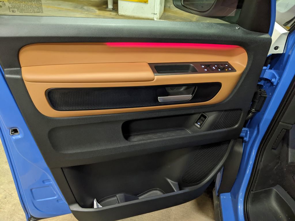New 2025 Volkswagen ID. Buzz Pro S Plus AWD/4WD image 9