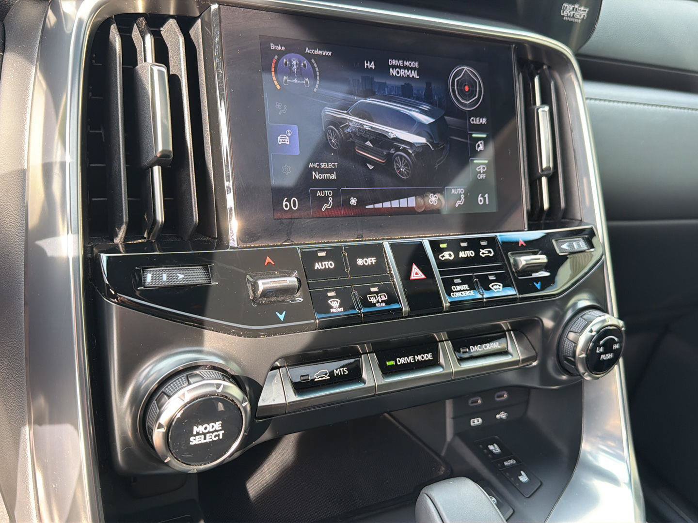 Certified 2025 Lexus LX 700h Overtrail AWD/4WD image 27