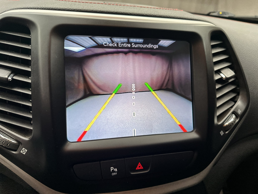 Used 2018 Jeep Cherokee Trailhawk w/ Cold Weather Group AWD/4WD image 17