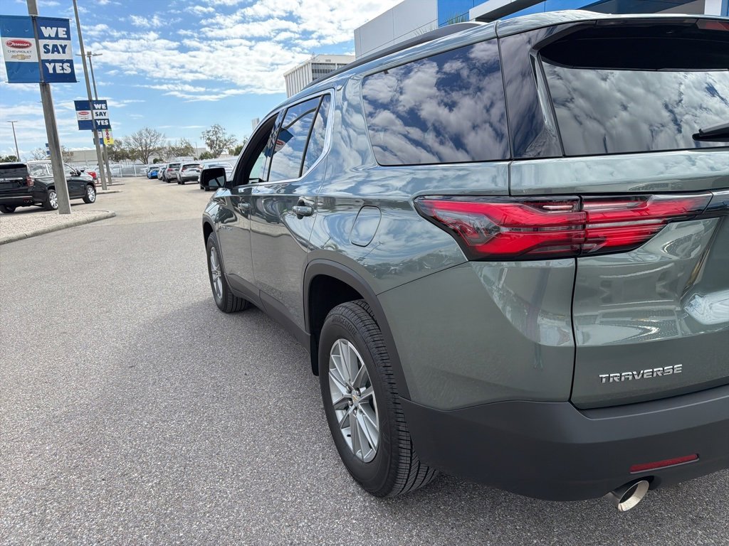 Used 2023 Chevrolet Traverse LT image 11