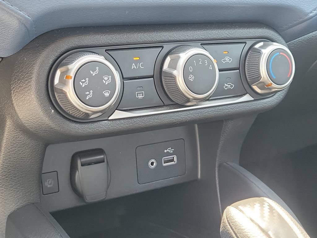 Used 2025 Nissan Versa SV FWD image 28