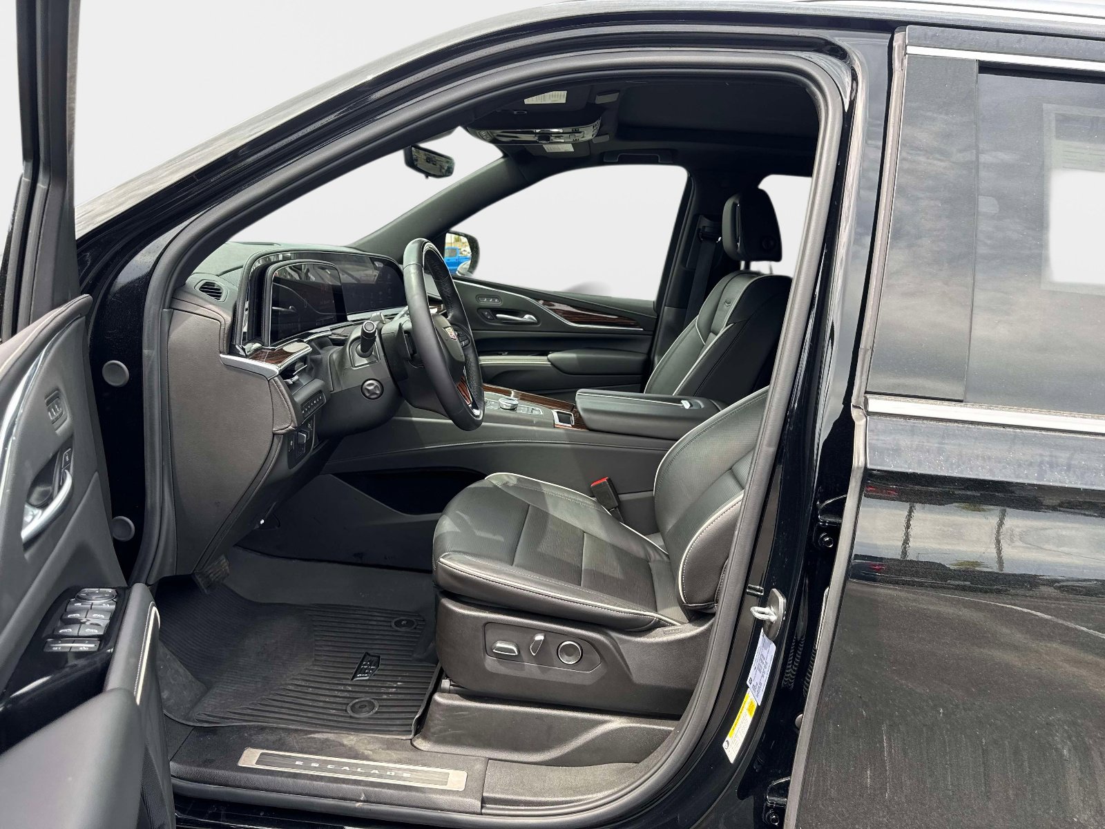 Used 2024 Cadillac Escalade ESV Premium Luxury w/ Performance Package image 18