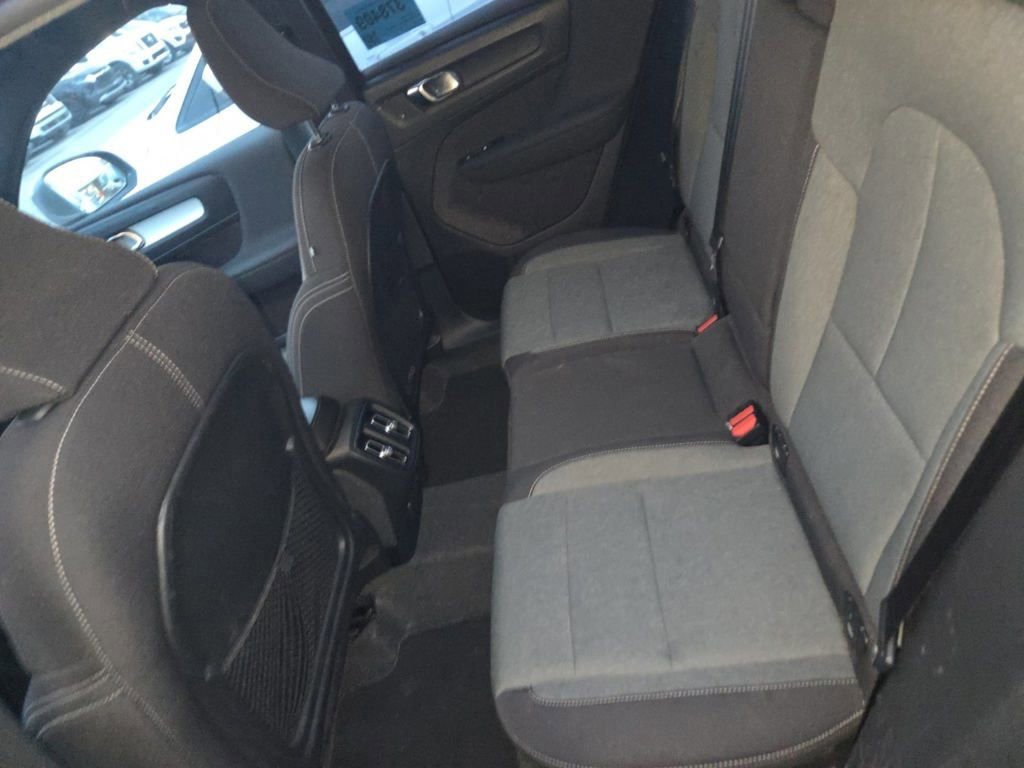 Used 2024 Volvo XC40 B5 Core image 12