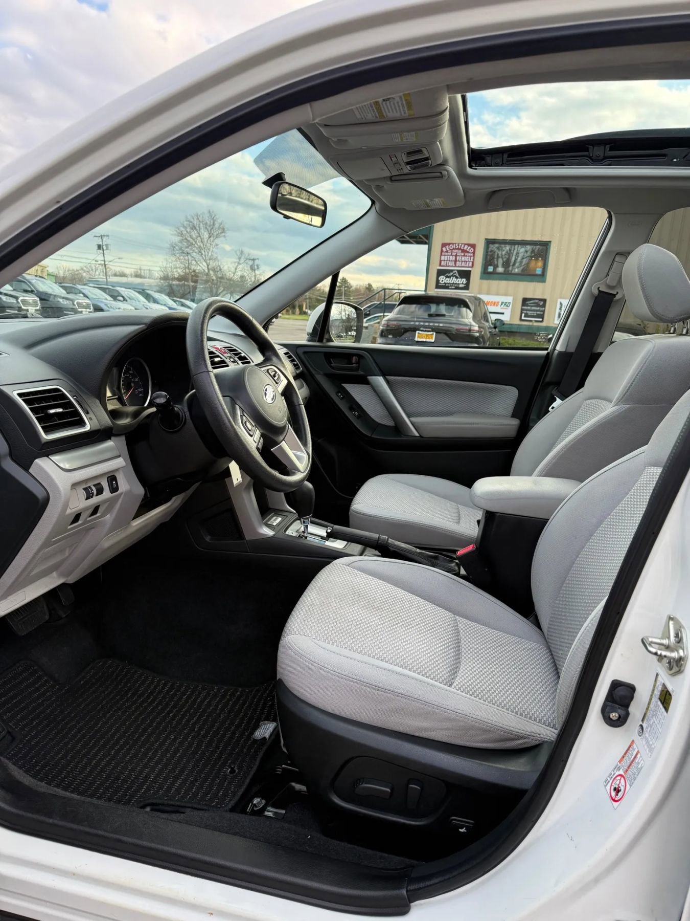 Used 2017 Subaru Forester 2.5i Premium image 12