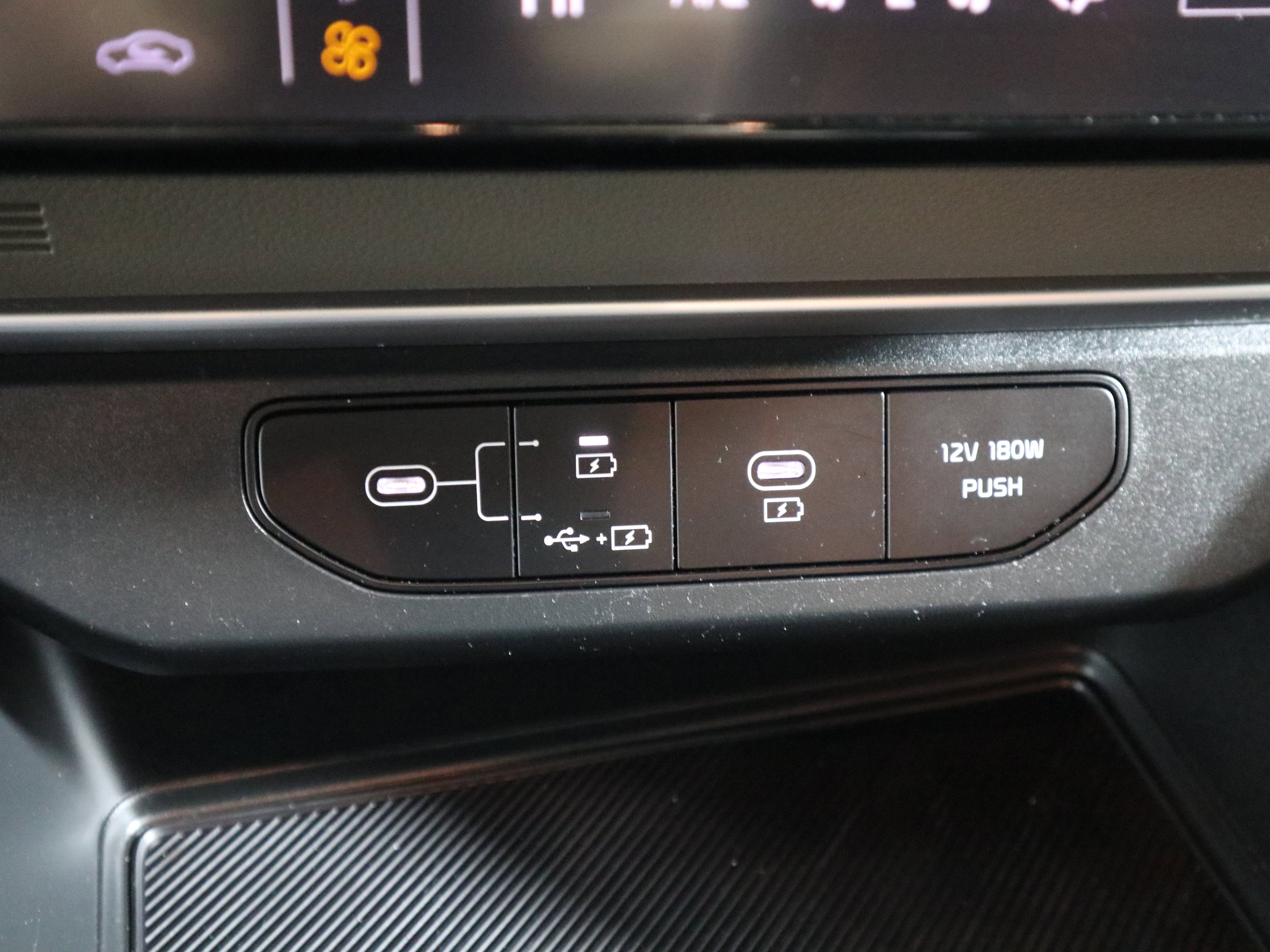 Used 2025 Kia Carnival image 32