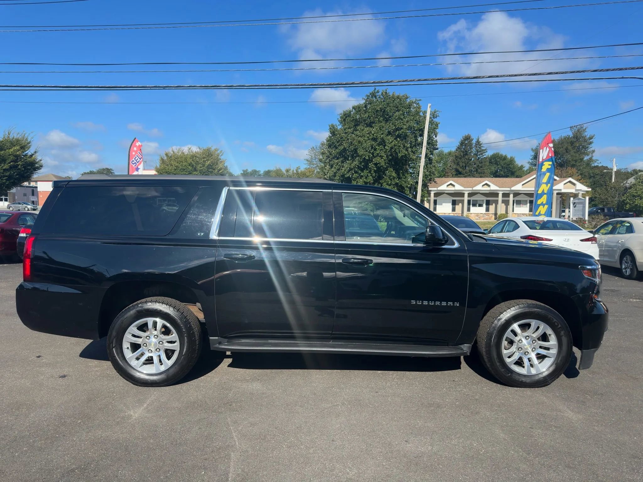 Used 2019 Chevrolet Suburban LT image 8
