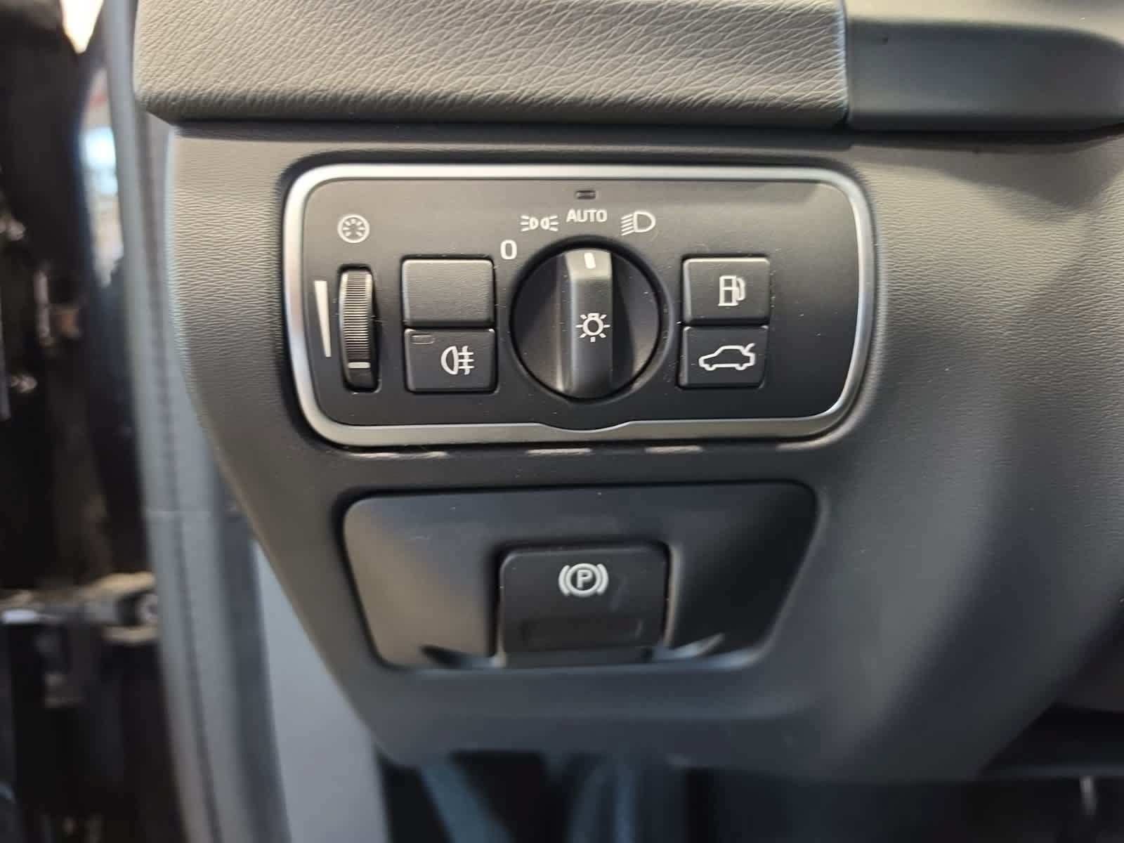 Used 2018 Volvo S60 T5 Dynamic w/ Protection Package AWD/4WD image 21