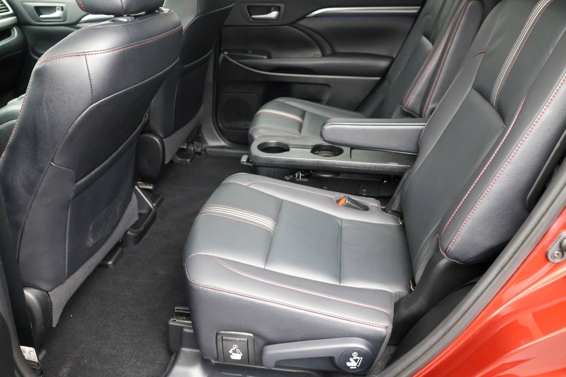Used 2019 Toyota Highlander SE AWD/4WD image 26