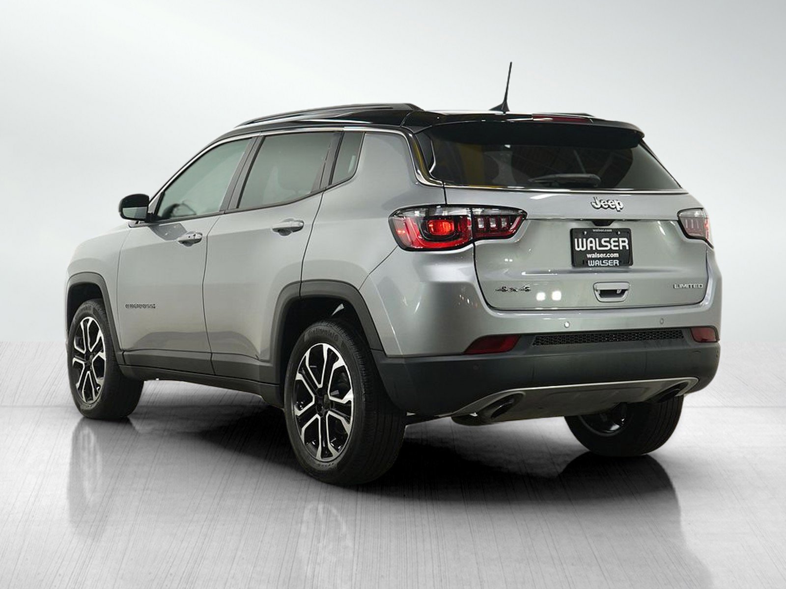 Used 2023 Jeep Compass Limited AWD/4WD image 3