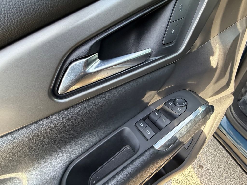 Used 2025 Chevrolet Traverse LT image 11