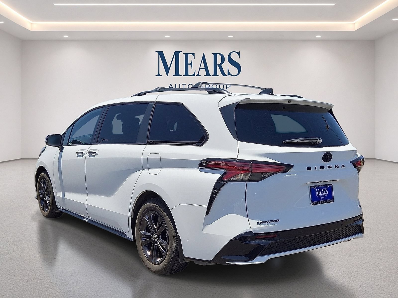 Used 2025 Toyota Sienna XSE w/ XSE Premium Package AWD/4WD image 3