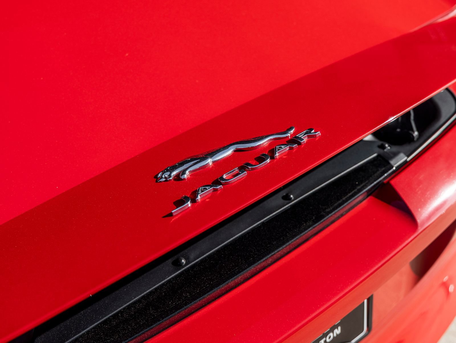 Used 2018 Jaguar F-TYPE R image 14