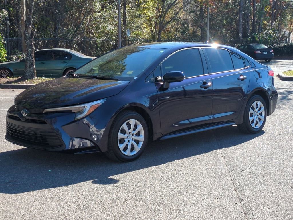 Certified 2023 Toyota Corolla LE image 1