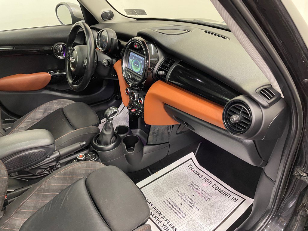 Used 2017 MINI Cooper 4-Door Hardtop image 13