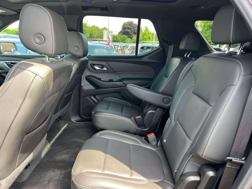 Used 2023 Chevrolet Traverse LT w/ LT Premium Package AWD/4WD image 12