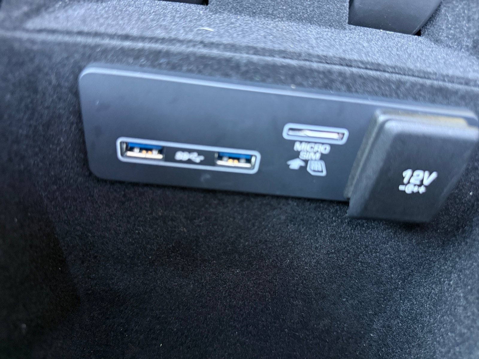 Used 2019 Land Rover Range Rover Velar R-Dynamic SE image 31