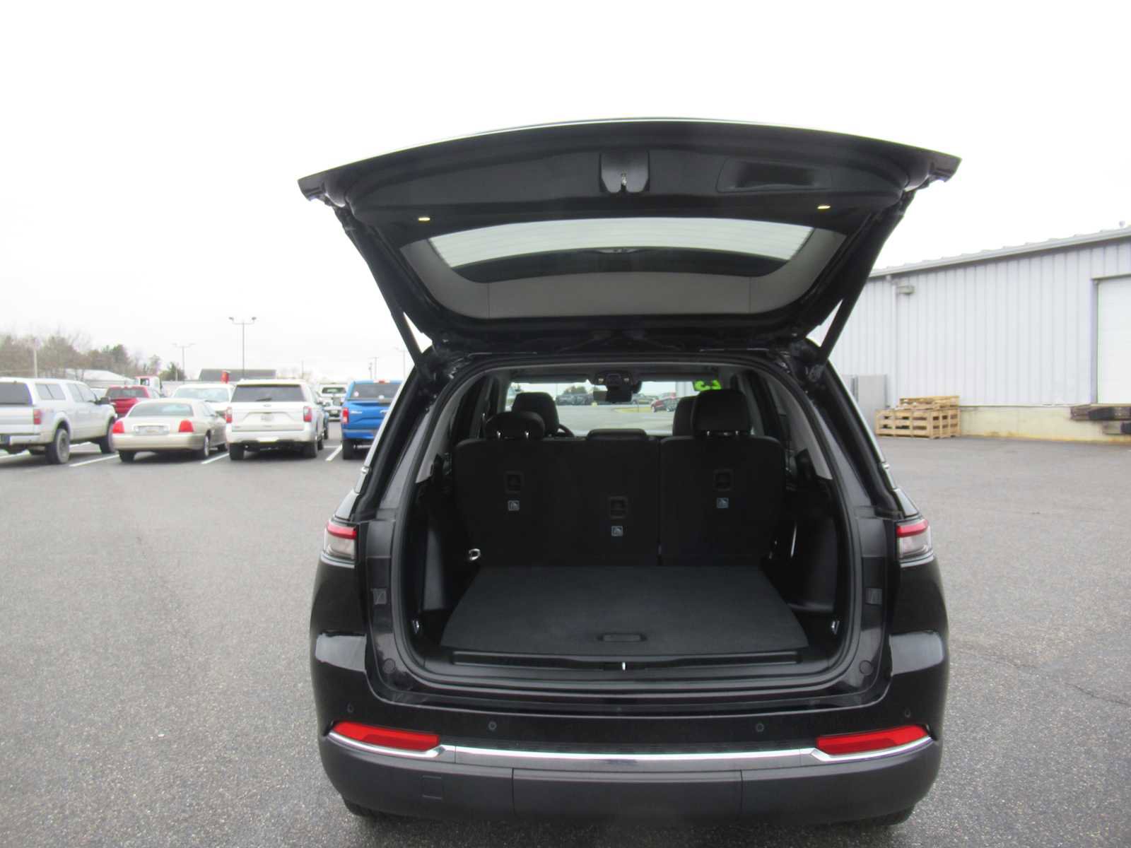 Used 2023 Jeep Grand Cherokee 4WD 4xe w/ Luxury Tech Group II image 22