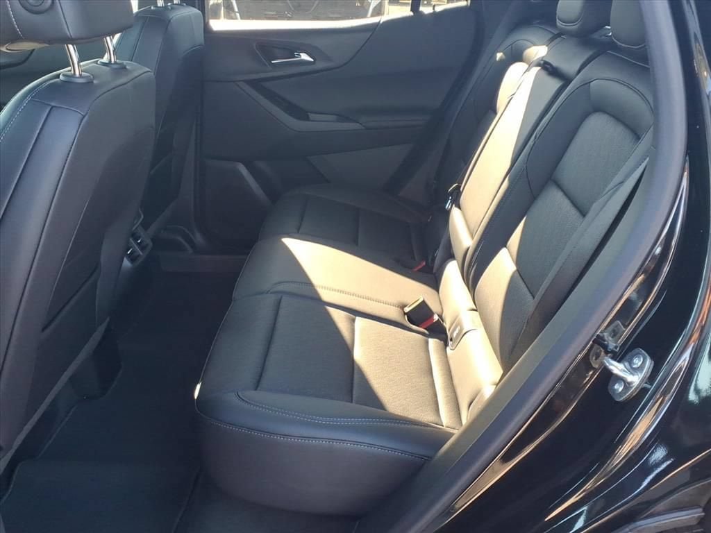 New 2027 Chevrolet Equinox LT w/ Convenience Package II FWD image 17