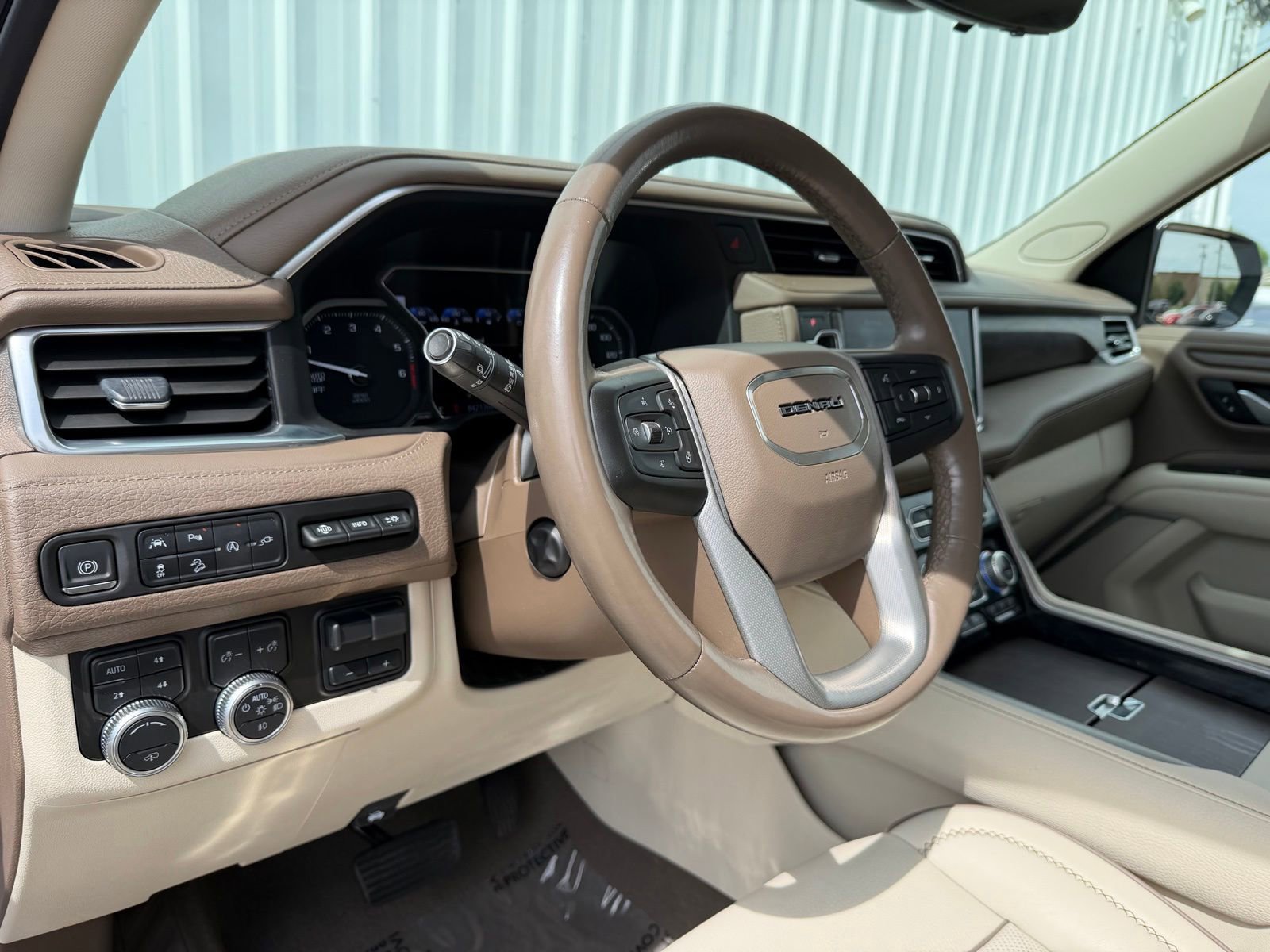 Used 2021 GMC Yukon Denali AWD/4WD image 15