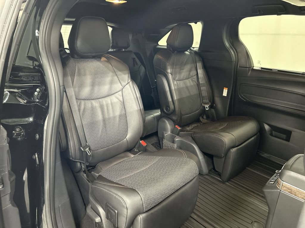 Used 2026 Toyota Sienna Platinum AWD/4WD image 21