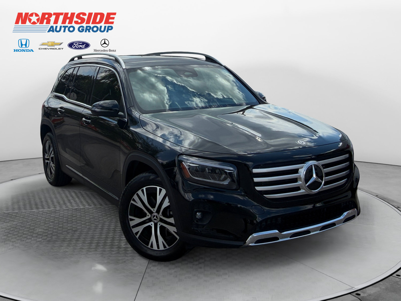 Used 2026 Mercedes-Benz GLB 250 image 1