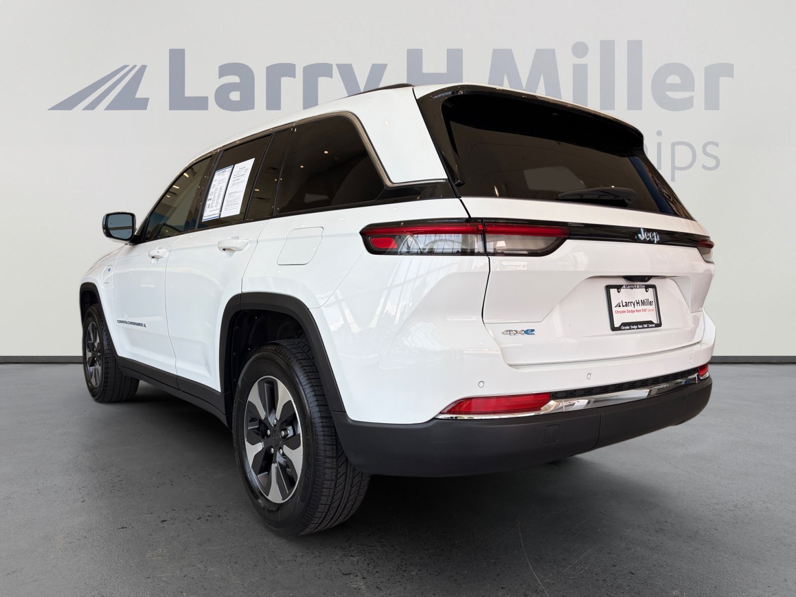 Used 2024 Jeep Grand Cherokee Limited 4xe AWD/4WD image 3