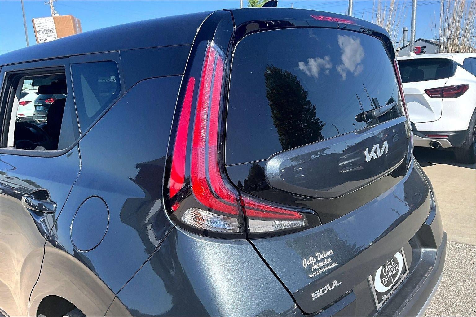 Used 2025 Kia Soul LX w/ LX Technology Package FWD image 23
