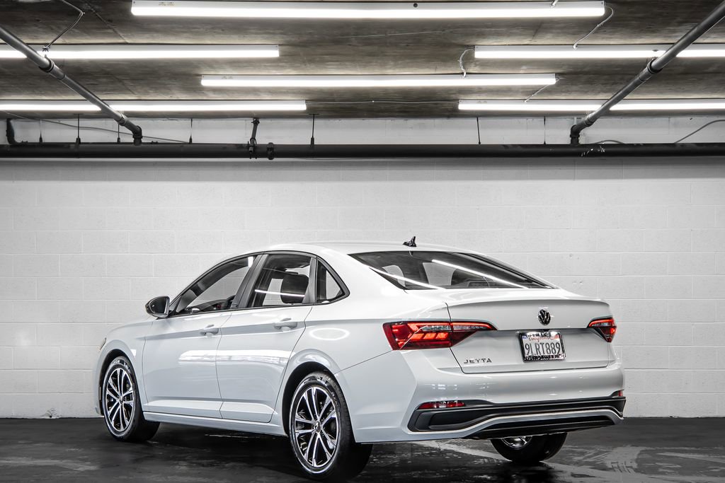 Used 2024 Volkswagen Jetta Sport FWD image 3