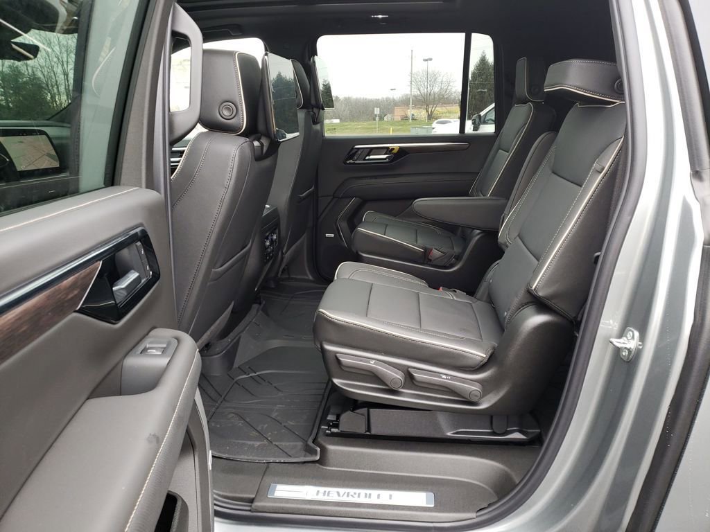New 2026 Chevrolet Suburban Premier image 23
