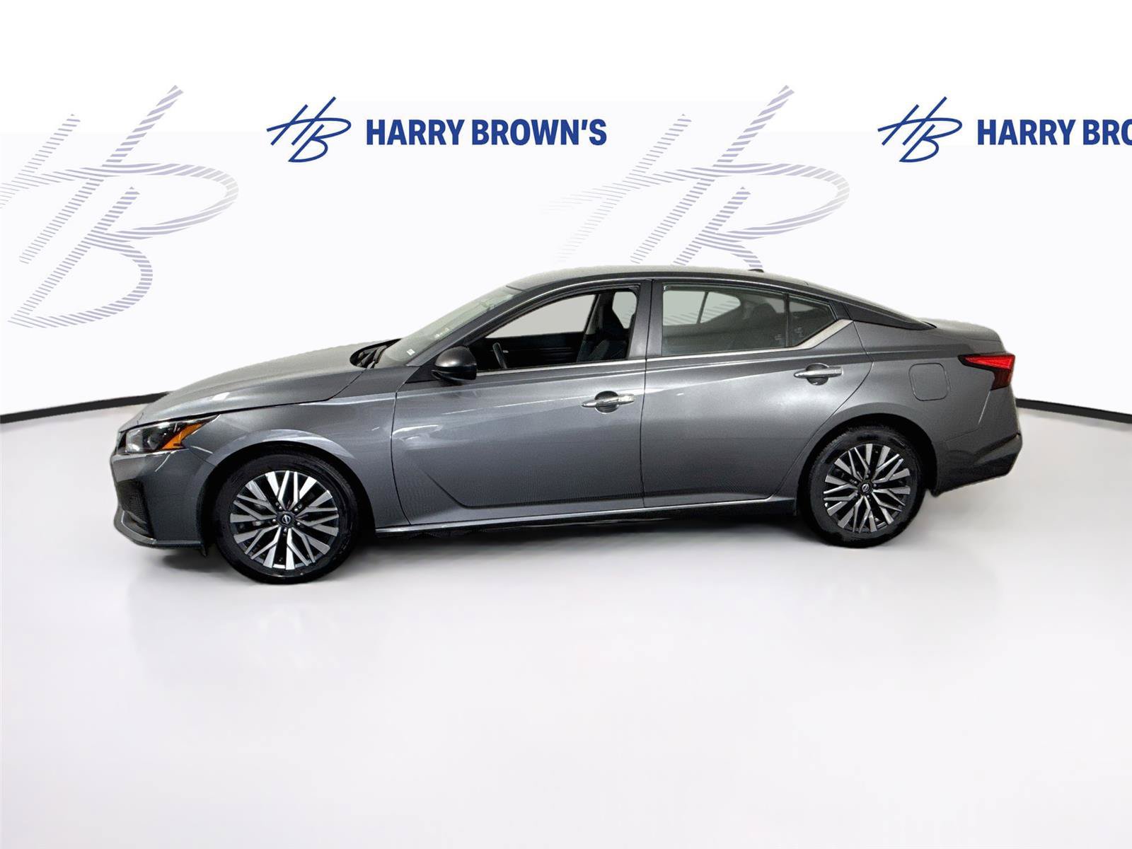 Used 2025 Nissan Altima 2.5 SV FWD image 25