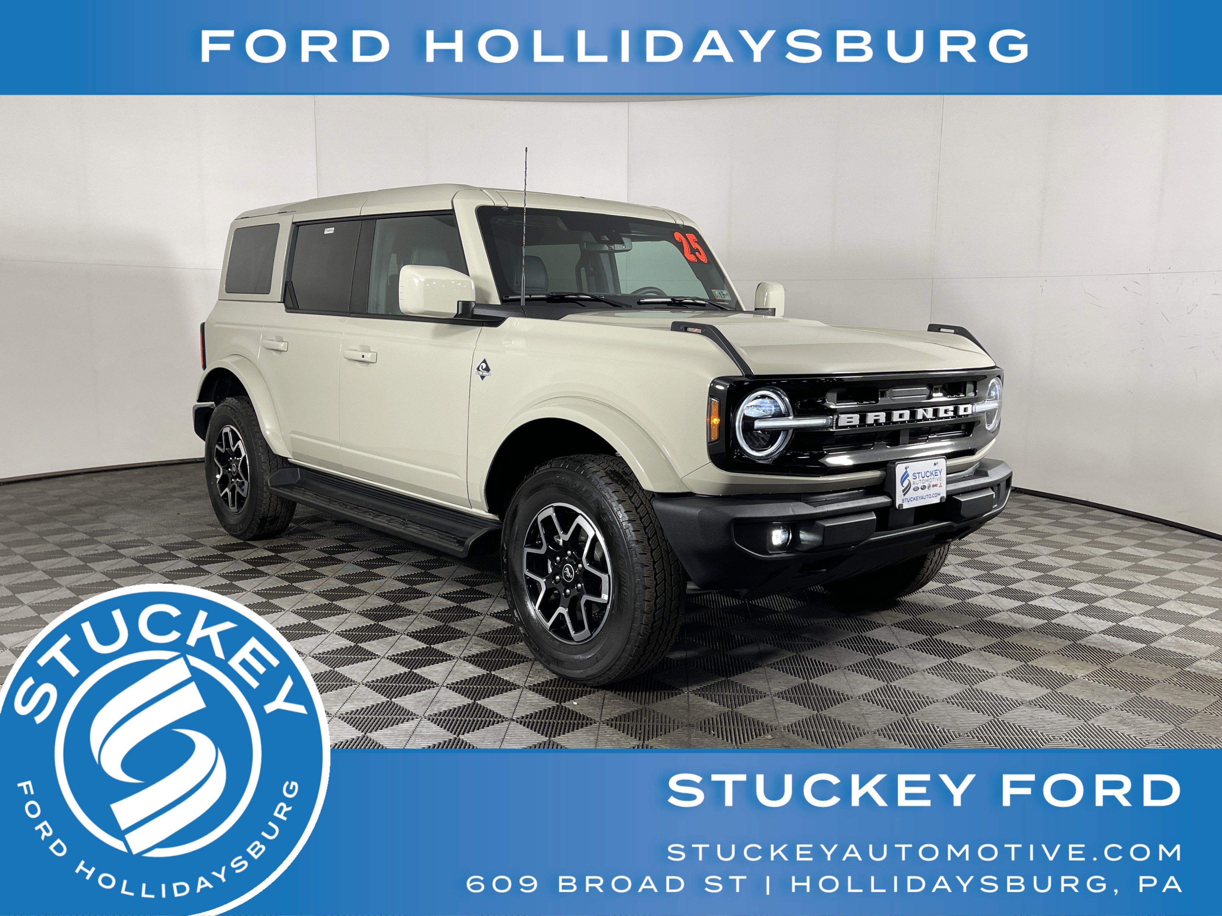 Used 2025 Ford Bronco Outer Banks image 1