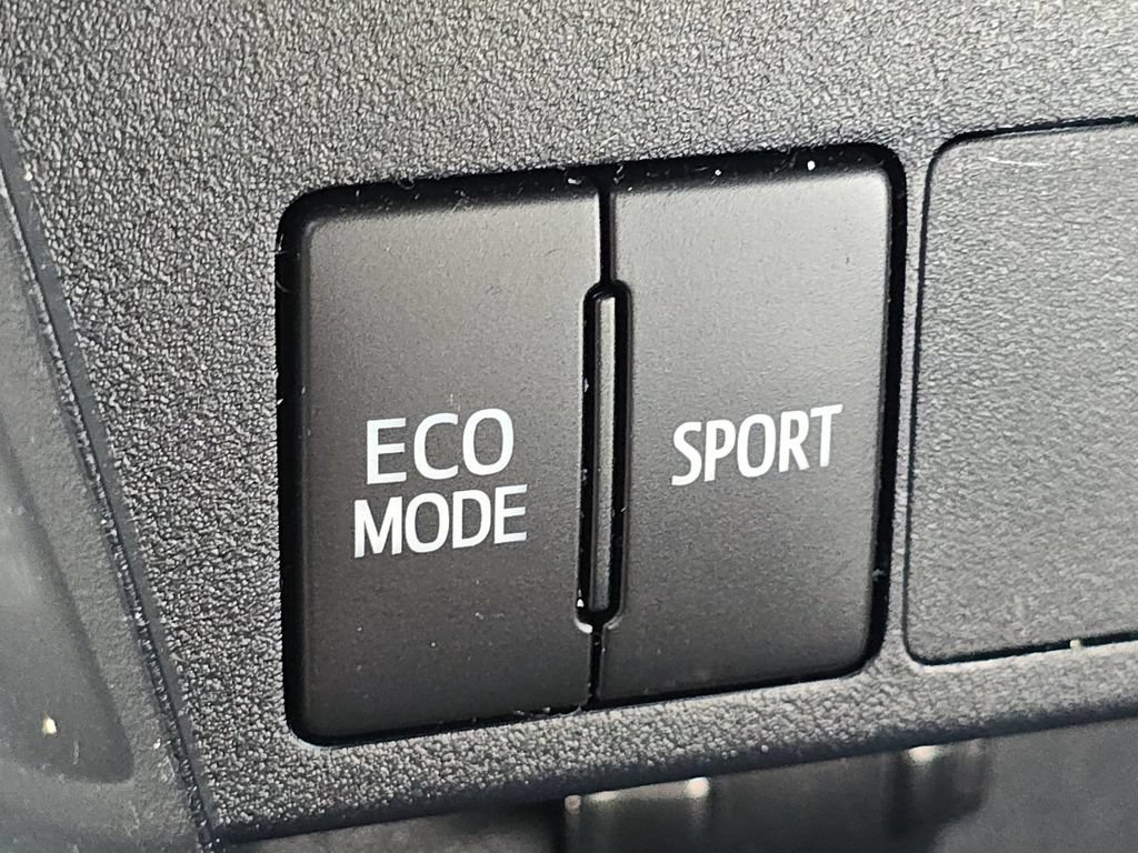Used 2018 Toyota RAV4 XLE FWD image 28