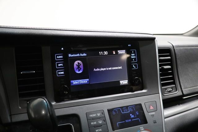 Used 2017 Toyota Sienna SE w/ SE Preferred Package FWD image 21