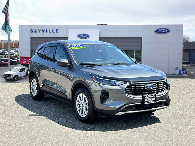 Used 2025 Ford Escape Active w/ Cold Weather Package image 6