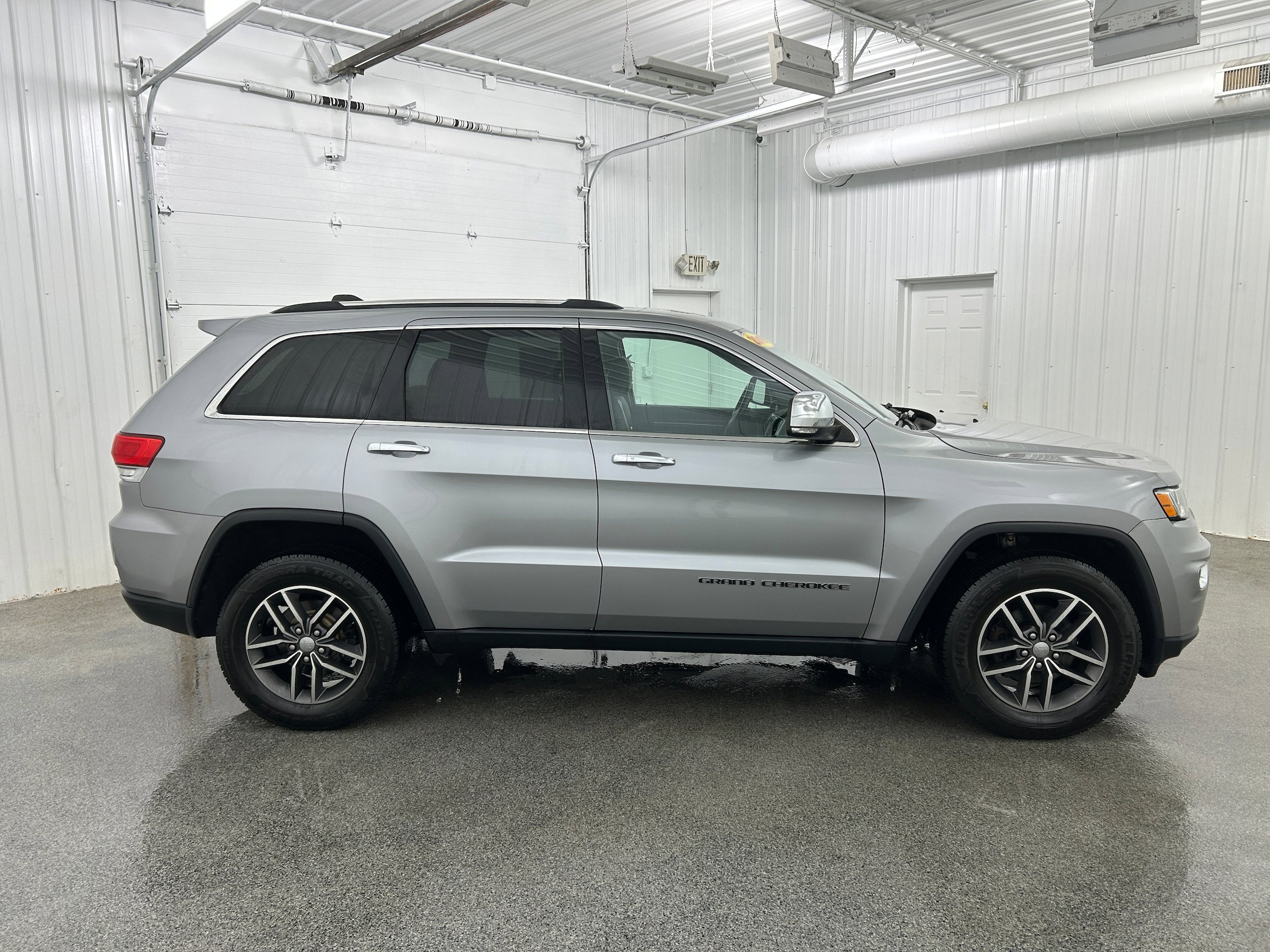Used 2018 Jeep Grand Cherokee Limited AWD/4WD image 38