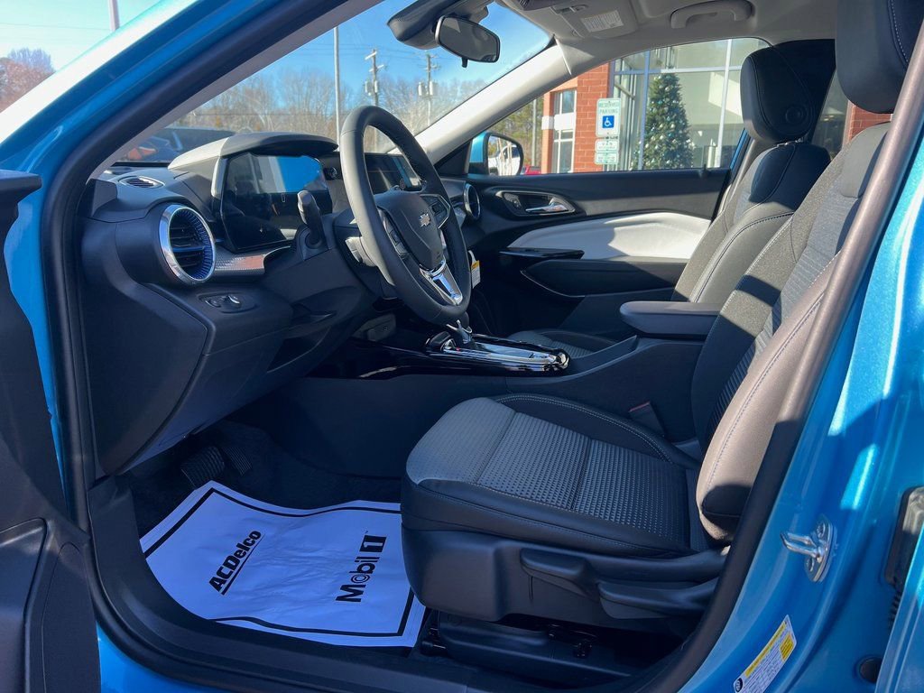 New 2026 Chevrolet Trax LT w/ Driver Confidence Package FWD image 11