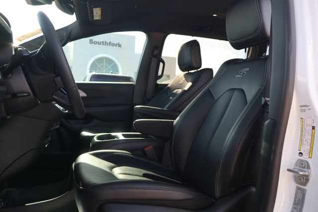 New 2026 Chrysler Pacifica Select w/ S Appearance Package FWD image 10