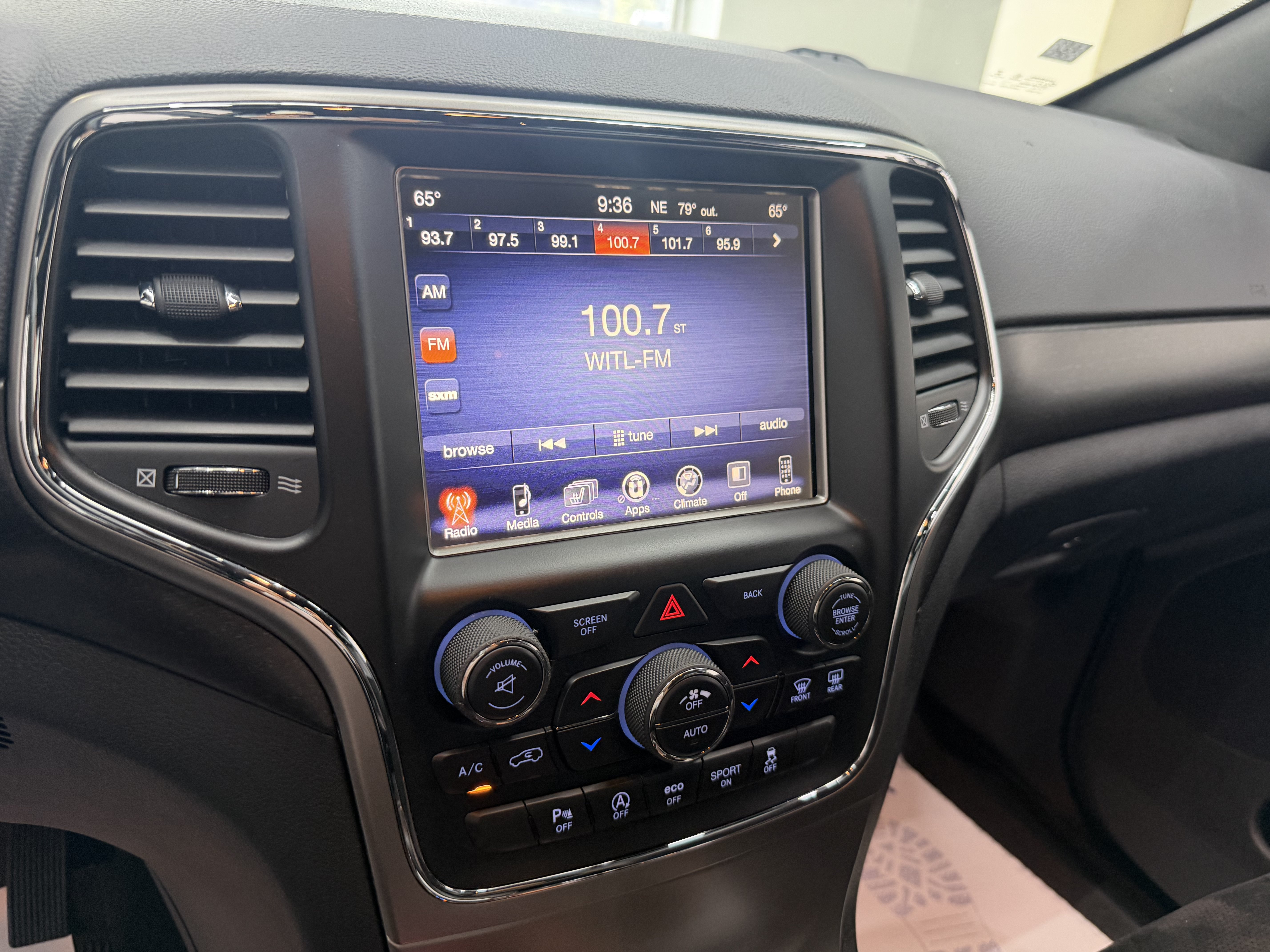 Used 2017 Jeep Grand Cherokee Altitude AWD/4WD image 19