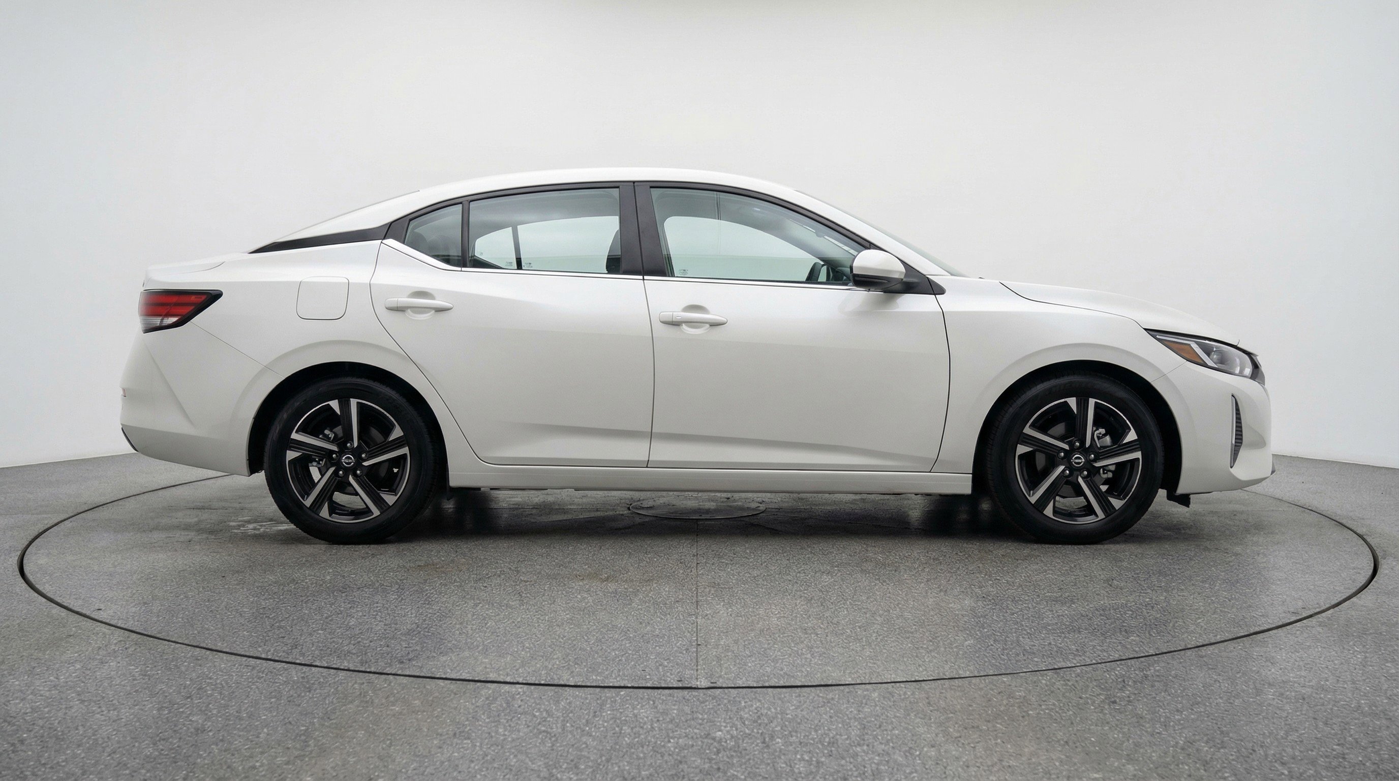 Used 2025 Nissan Sentra SV FWD image 11