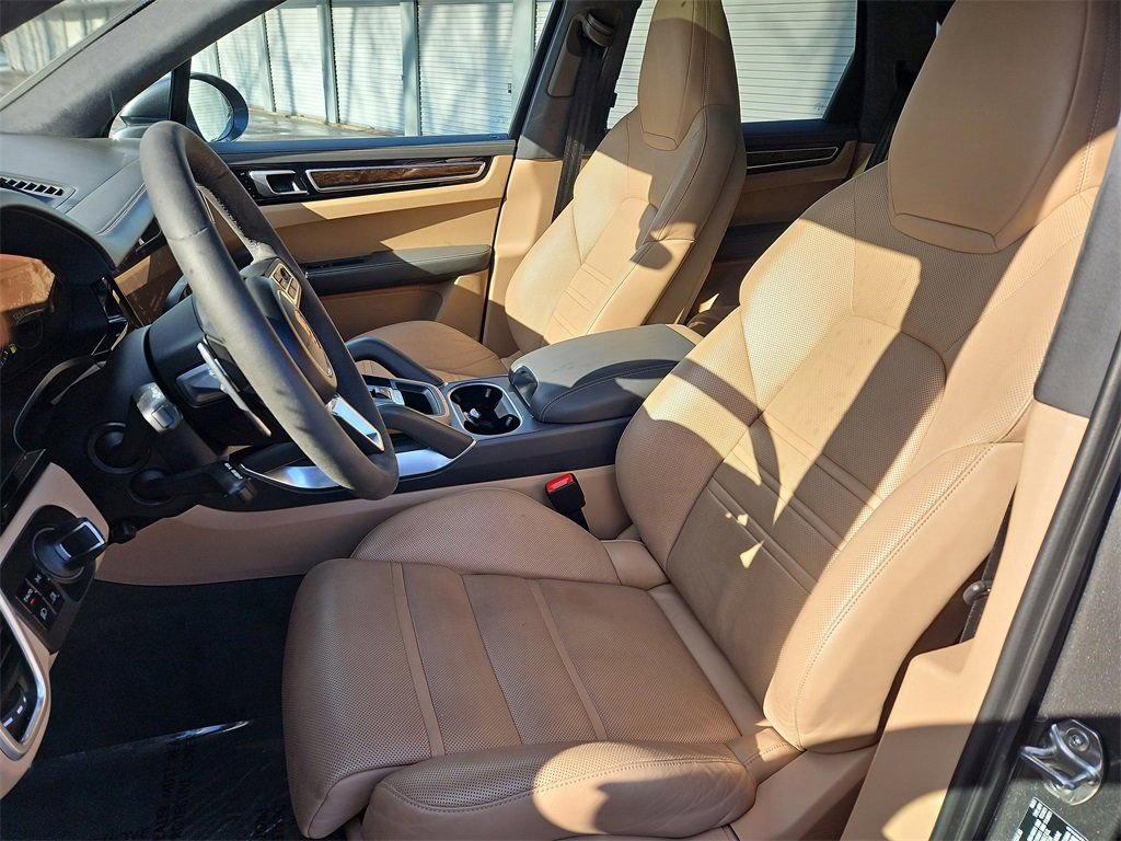 Used 2021 Porsche Cayenne Turbo image 9