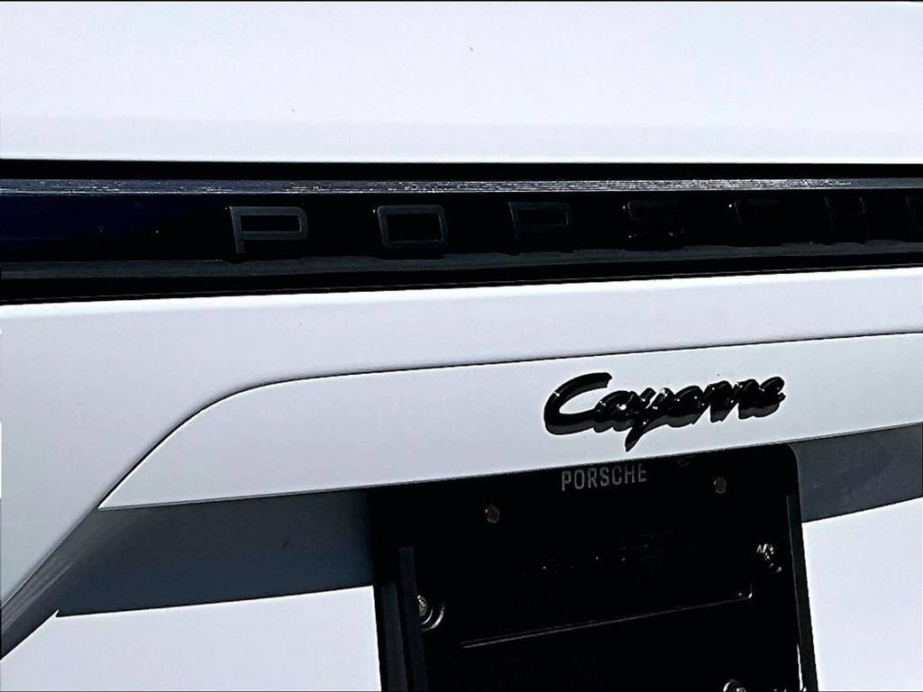 Certified 2023 Porsche Cayenne Platinum Edition AWD/4WD image 13
