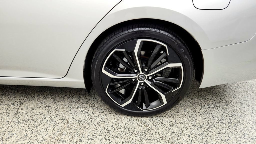 Used 2024 Nissan Altima 2.5 SR w/ SR Premium Package FWD image 9