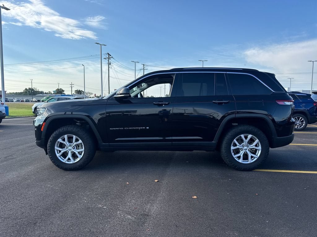 Used 2022 Jeep Grand Cherokee Limited AWD/4WD image 3
