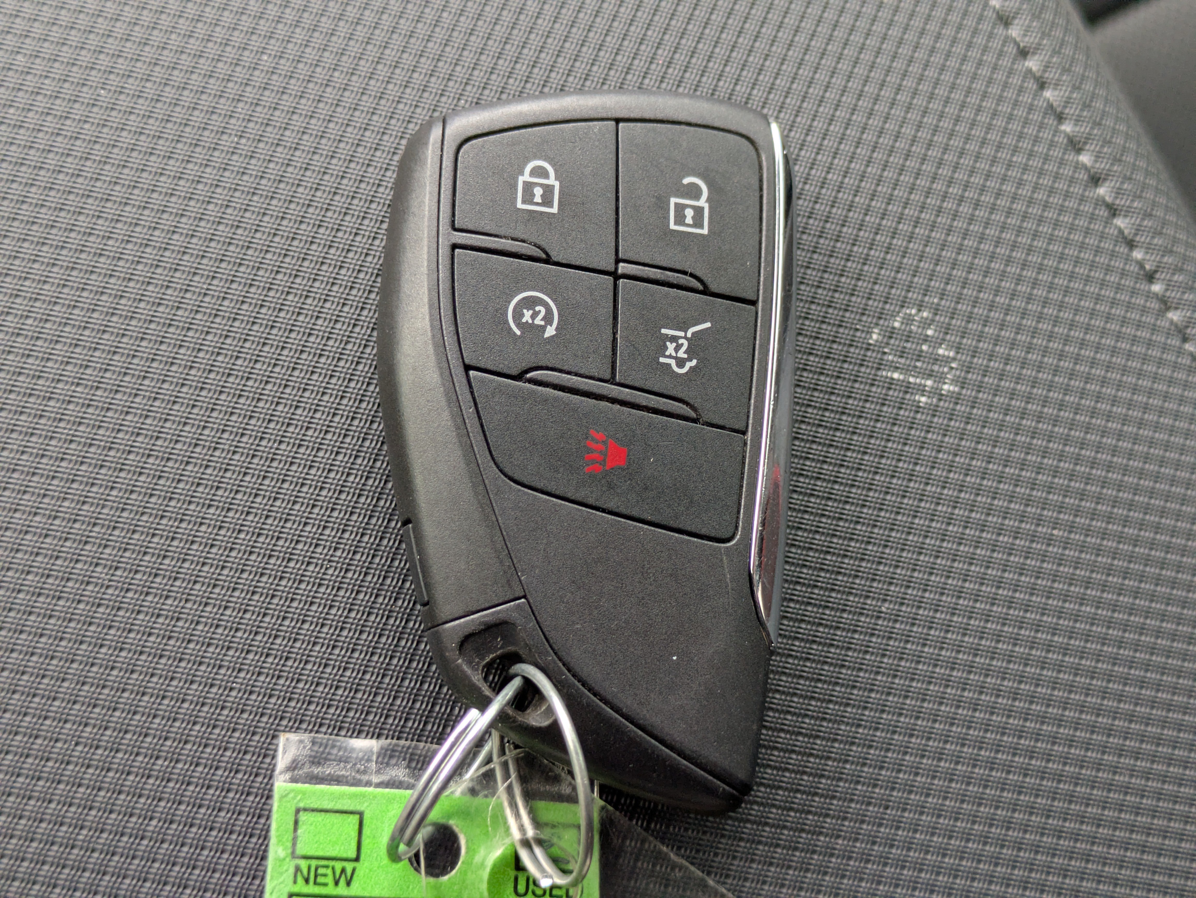 Used 2024 Chevrolet Equinox EV RS FWD image 30