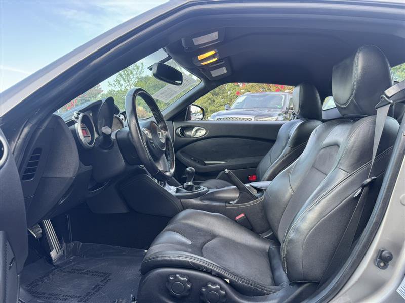 Used 2010 Nissan 370Z Touring RWD image 13