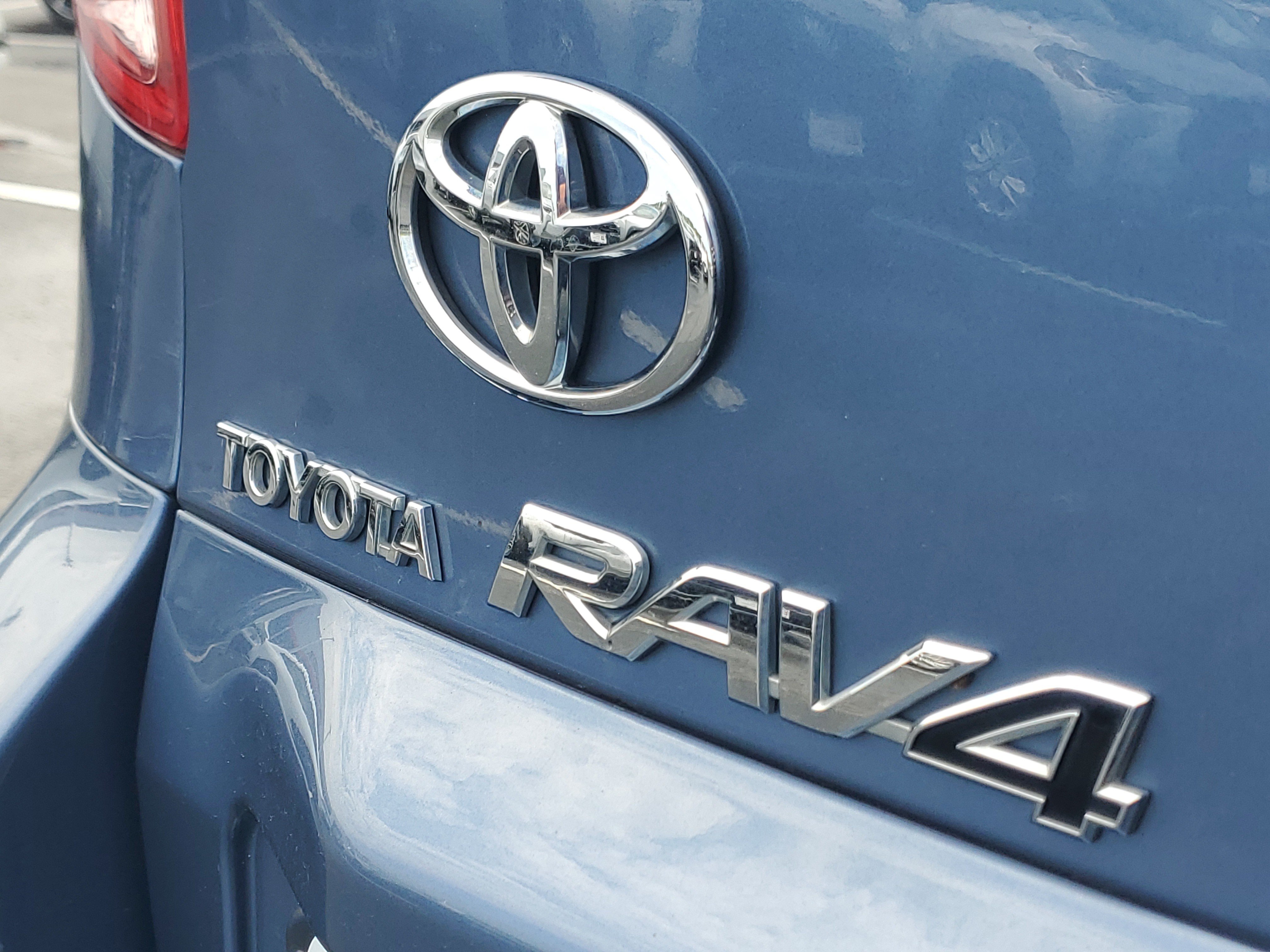 Used 2006 Toyota RAV4 Limited AWD/4WD image 9