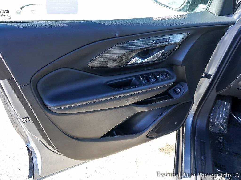 Used 2024 GMC Terrain SLT w/ Tech Package image 25