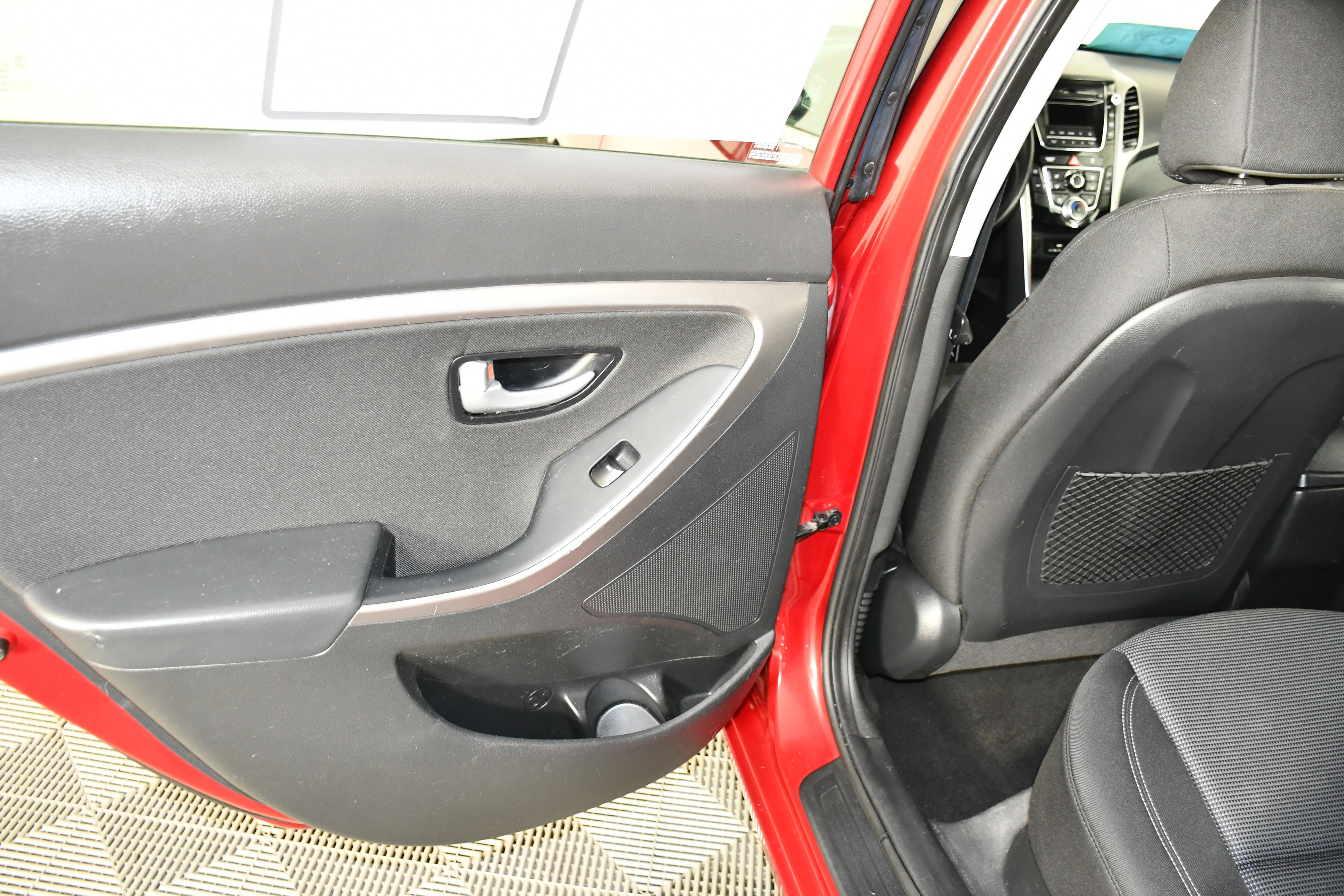 Used 2017 Hyundai Elantra GT image 41