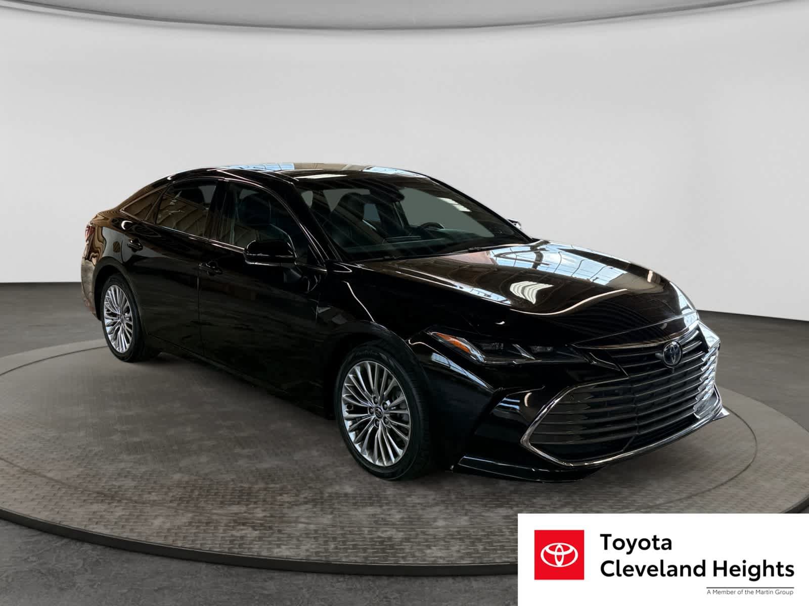 Used 2022 Toyota Avalon Limited w/ Advanced Safety Package FWD image 3
