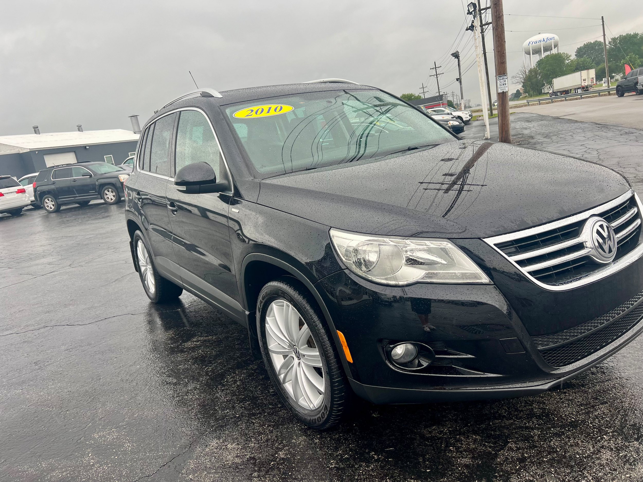 Used 2010 Volkswagen Tiguan S FWD image 3